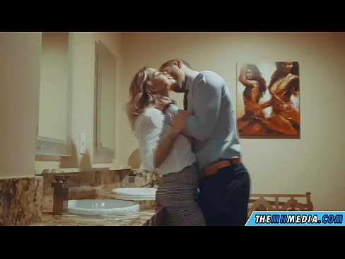 ❤️ Cando unha loura tetona seduce nun baño público ❤️ Porno bonito na pornografía gl.super-vip.top